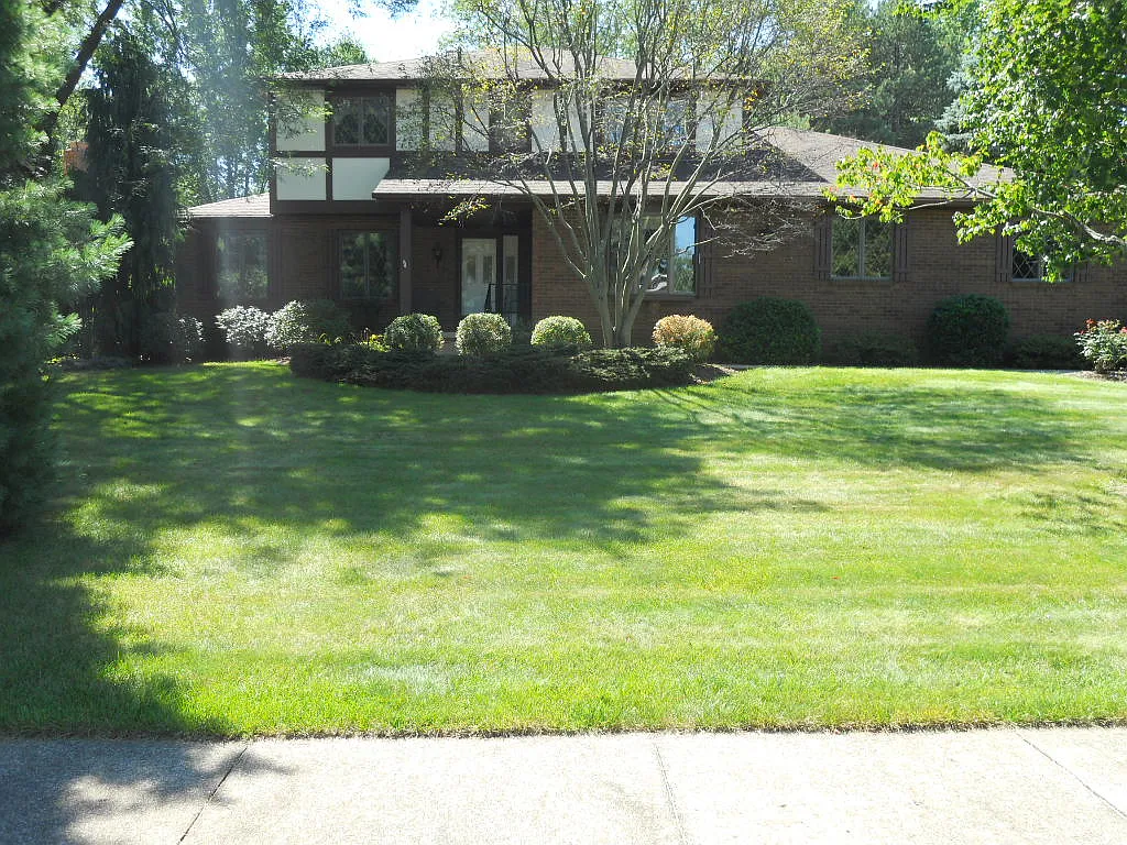 970 Penny St SE photo 1
