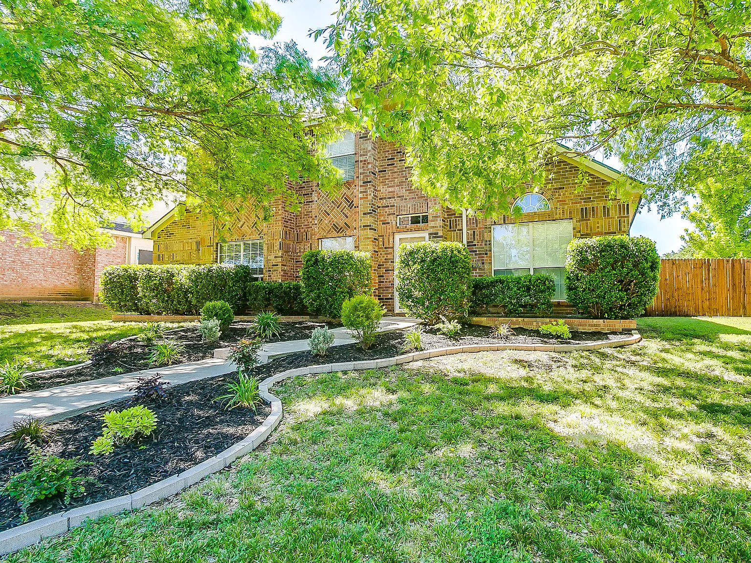 3 bed, 2.5 bath, 2309 sqft, $2,895 — Photo 3