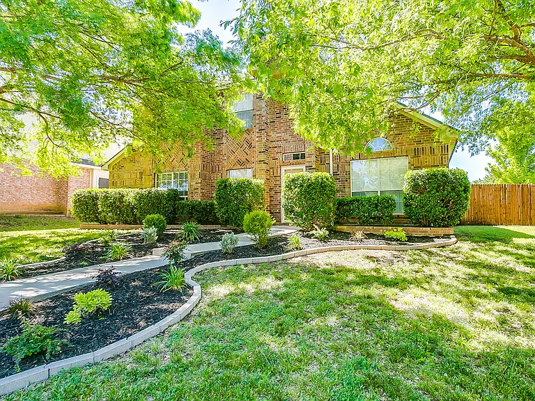 7909 Kristina Ln — Photo 3