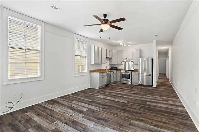 3211 Burgundy St — Photo 2