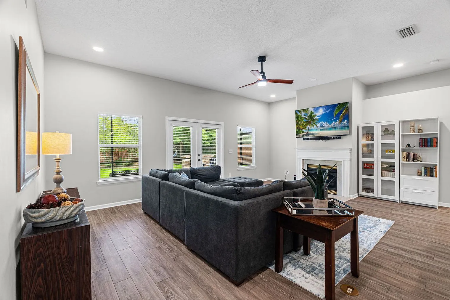 3 bed, 2.0 bath, 1496 sqft, $4,158 — Photo 4