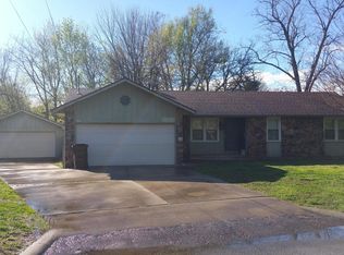 2129 S Roanoke Ave, Springfield, MO 65807