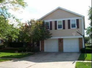 15 E Fox Hill Dr, Buffalo Grove, IL