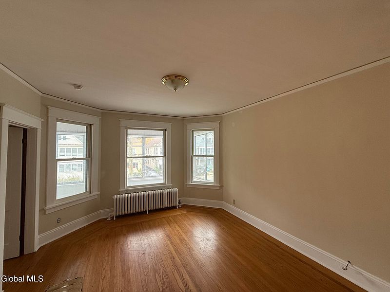 4th image of 62 Summit Avenue
