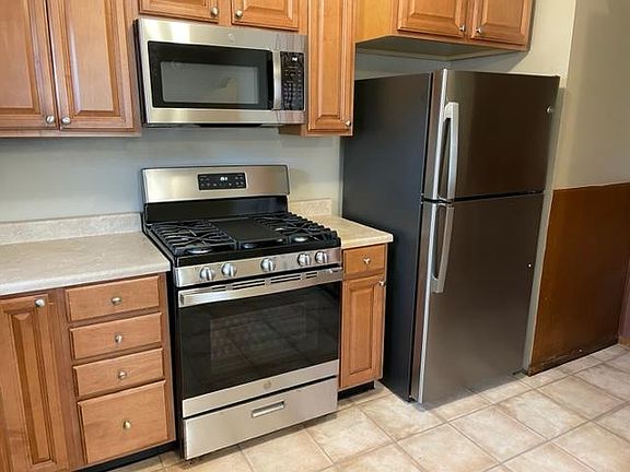 3rd image of 1678 W 3rd Ave