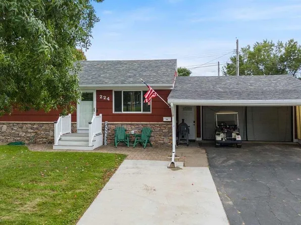 224 Andover Rd, Hoyt Lakes, MN 55750