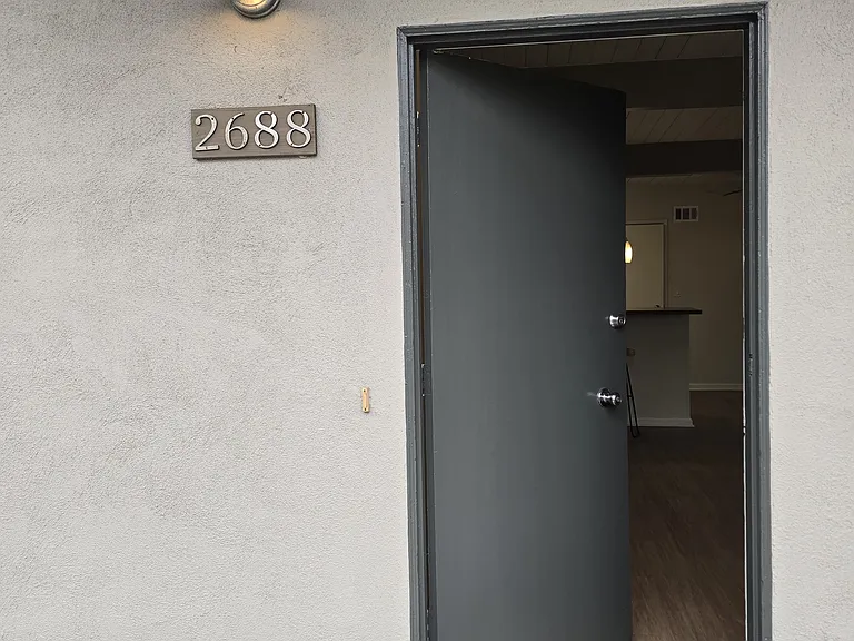 2688 Lake Ave — Photo 2