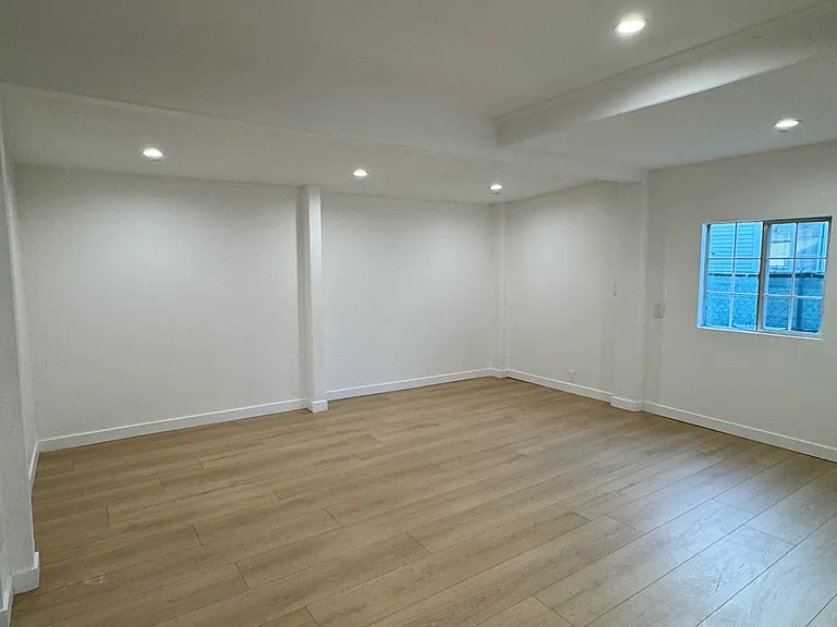 10427 Kewen Ave — Photo 7
