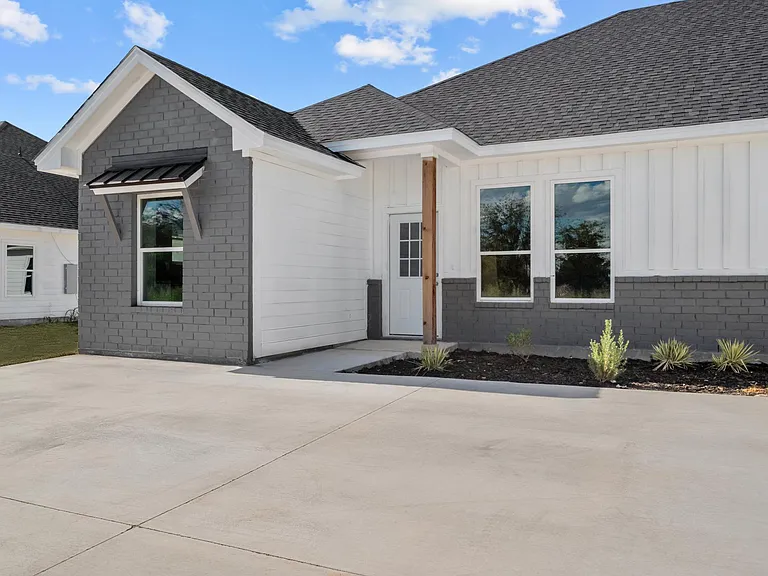 811 Tolar Hwy — Photo 2