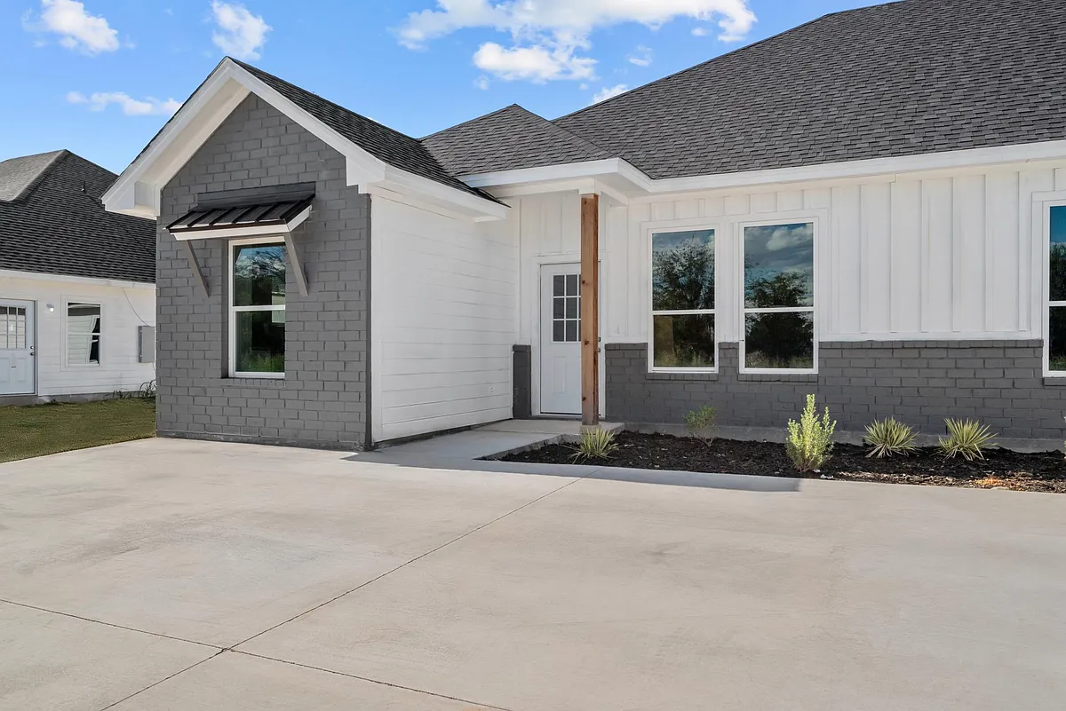 Building Photo - 811 Tolar Hwy