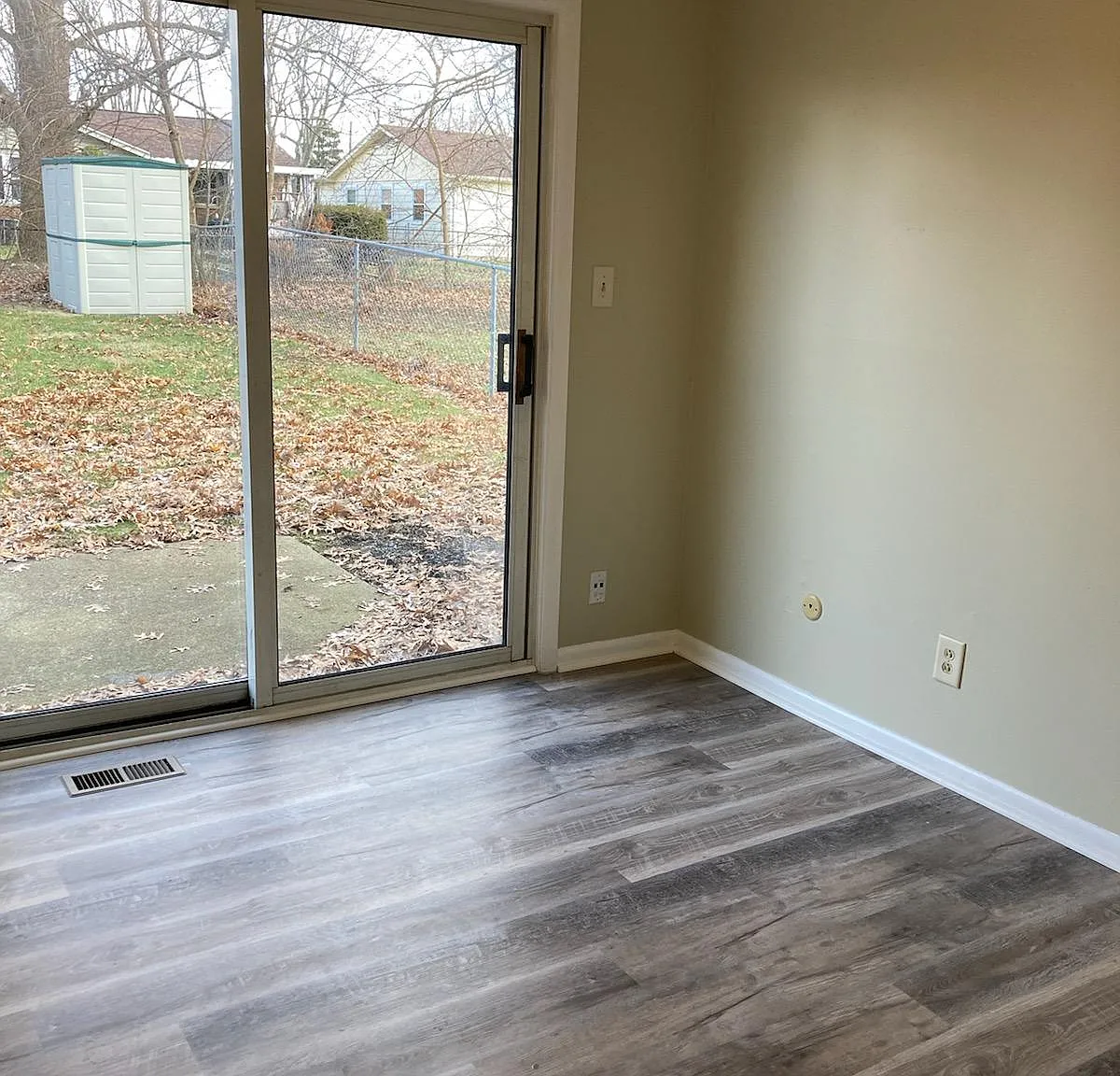 3 bed, 1.5 bath, 1308 sqft, $1,295 — Photo 3