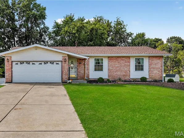 319 Sunrise Blvd, Ballwin, MO 63021