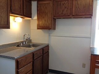 4th image of 683 S Harris Ave