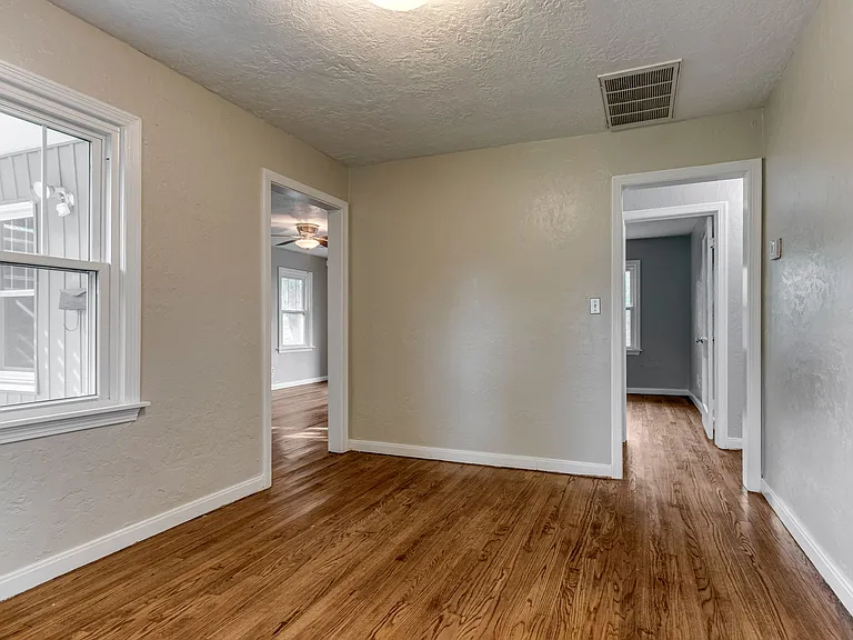 604 Iowa St — Photo 14