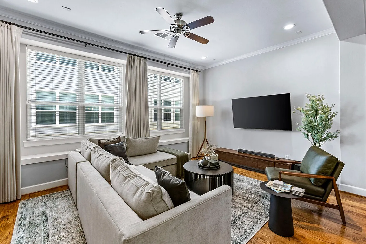 3 bed, 3.5 bath, $5,374 — Photo 1