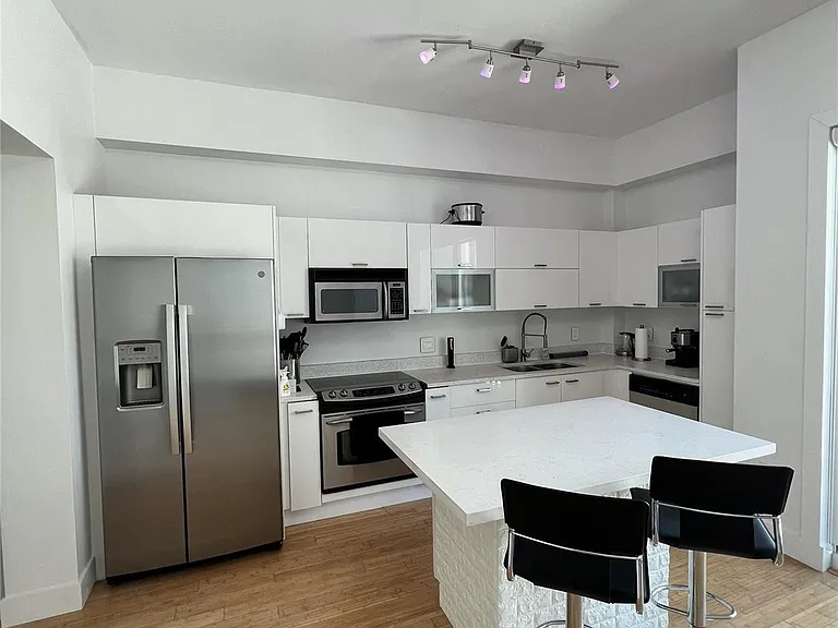 133 NE 2nd Ave — Photo 9