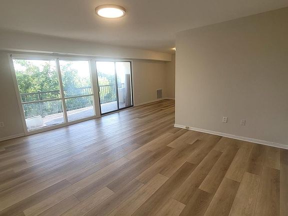 2nd image of 3130 Brinkley Rd #9303