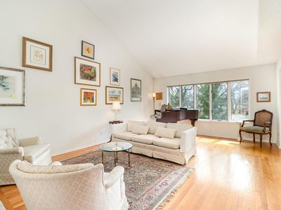 7470 Cahill Rd, Edina, MN, 55439
