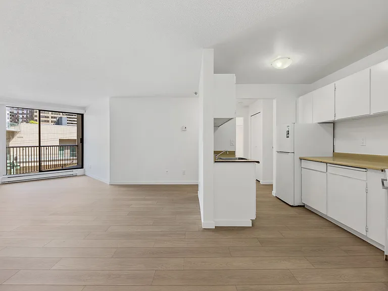 1045 Haro St — Photo 35