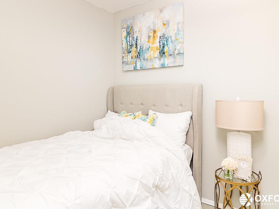 1st image of 208 Grand St APT 3
