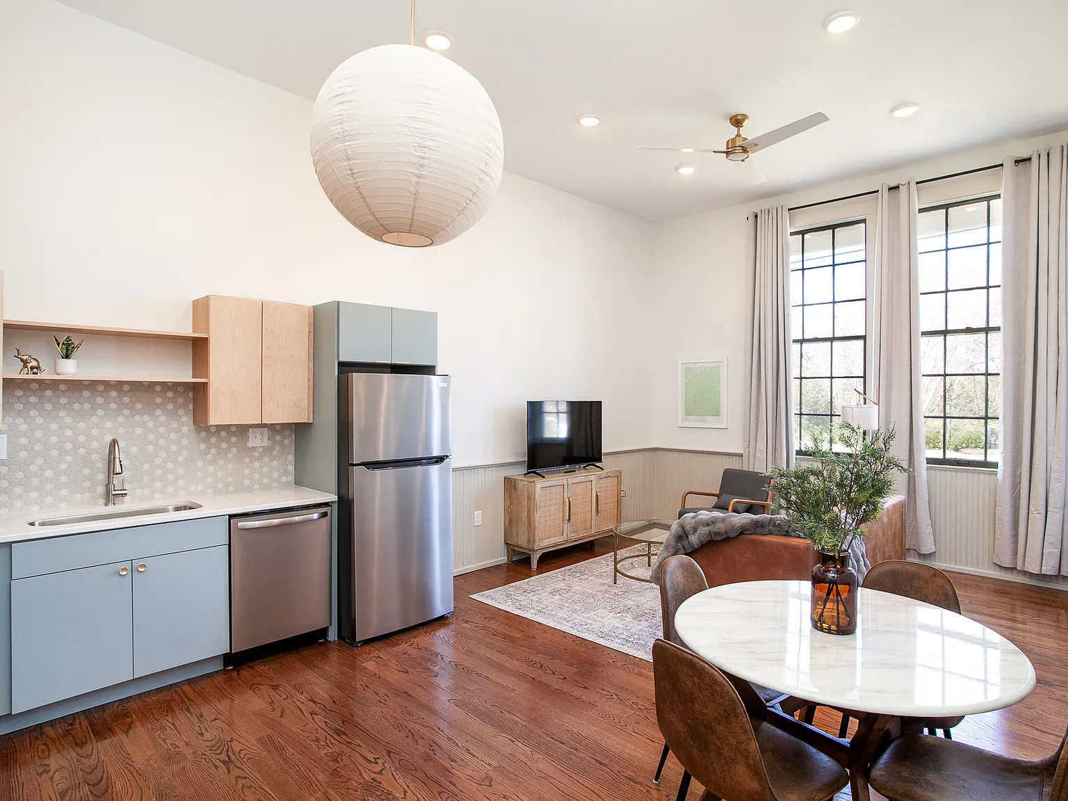 861 Birch St — Photo 3