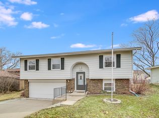1418 Summit Dr, Lockport, IL 60441