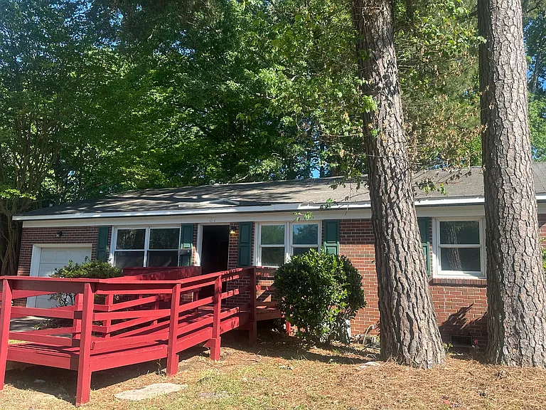 37 Colony Rd — Photo 1
