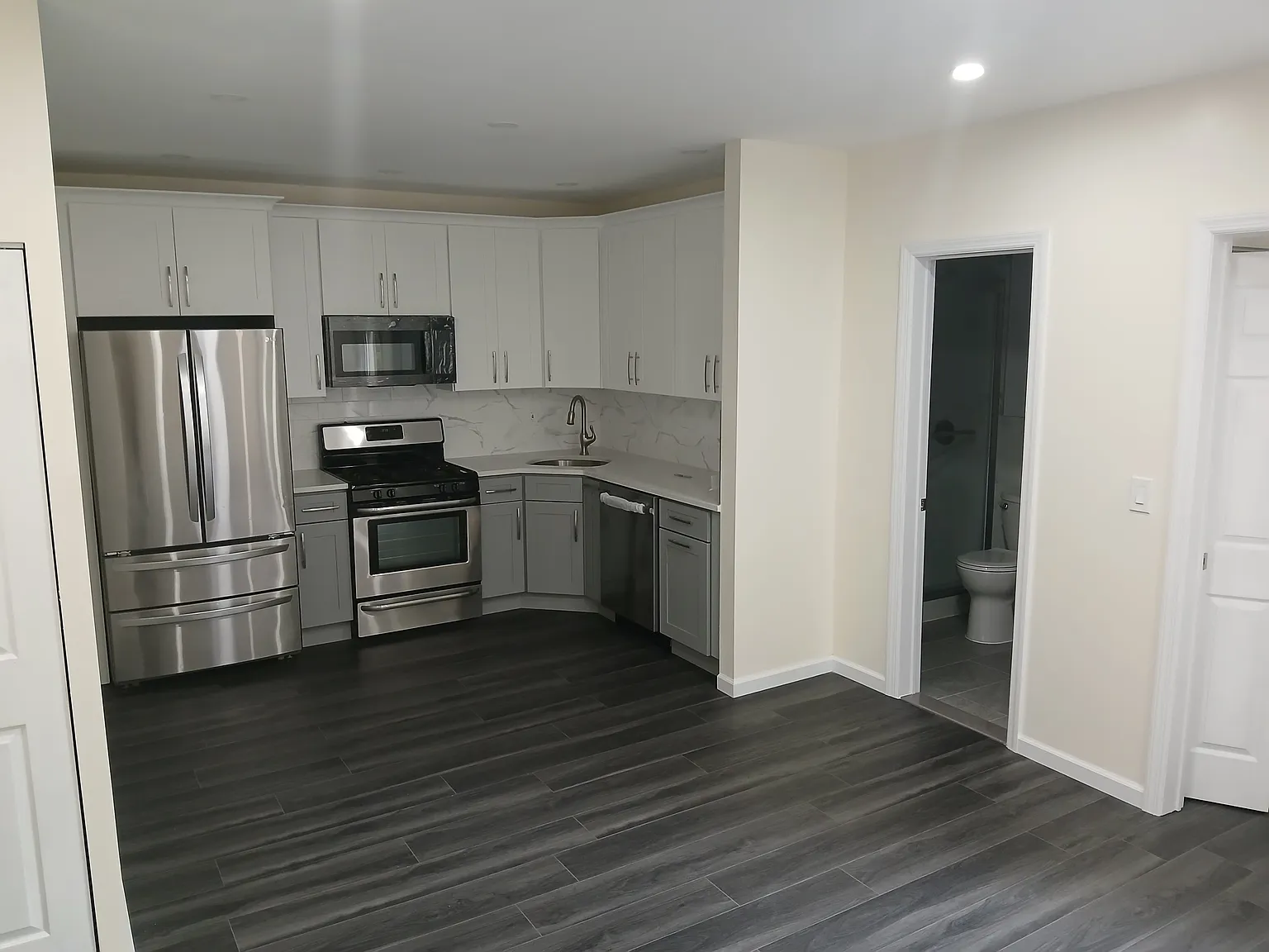 3 bed, 2609 sqft, $3,000 — Photo 1