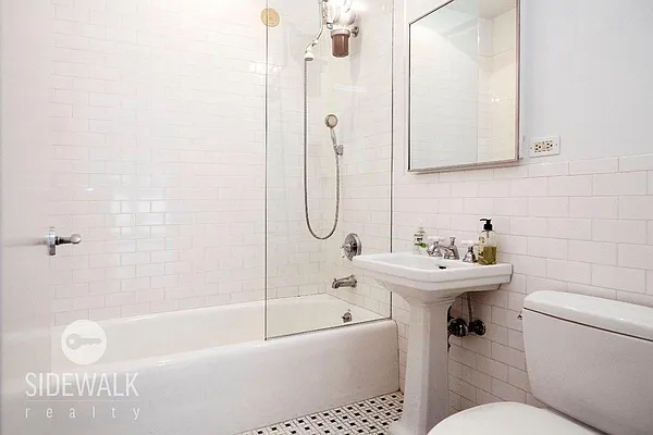 Rented by Sidewalk Realty LLC | media 31