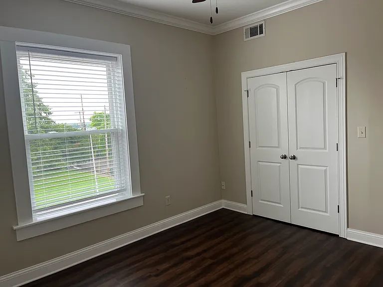 603 E Riverside Dr #F — Photo 6