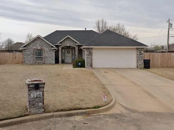 716 Wall Cir, Moore, OK 73160