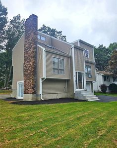 8 Bicentennial Way, North Providence, RI, 02911
