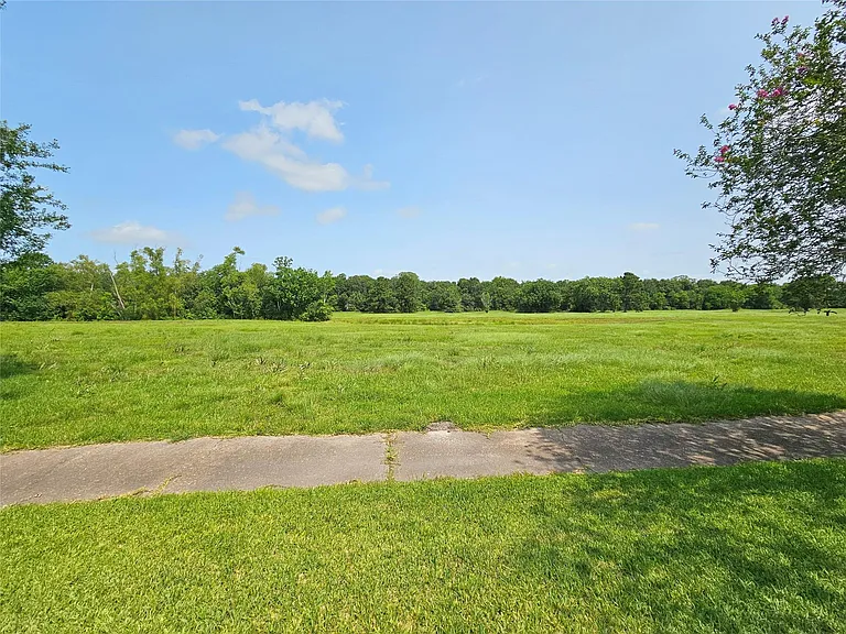 221 Palm Aire Dr — Photo 4