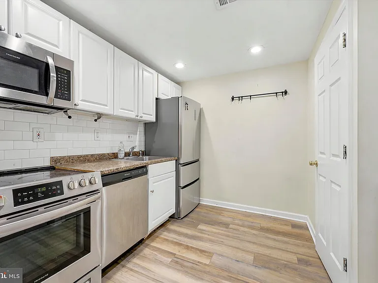 33 S 19th St #3 — Photo 10