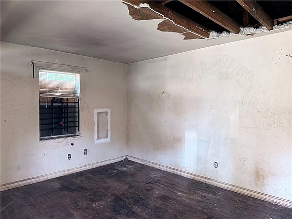 2nd image of 215 Taft St SW