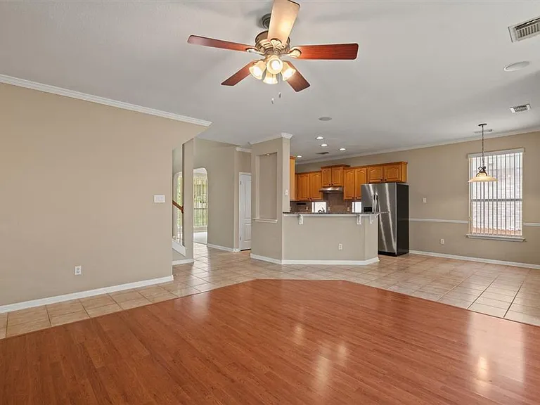 9013 Sautelle Ln — Photo 10