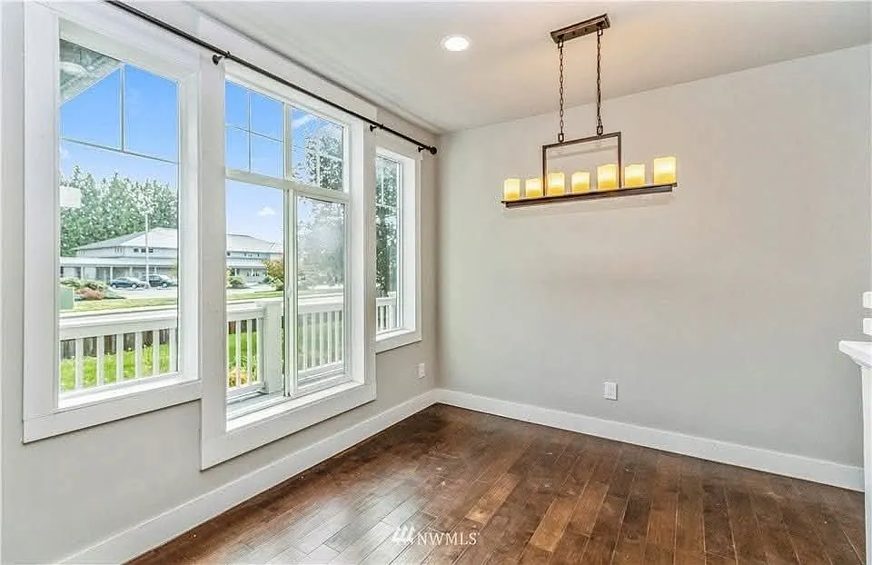 7 bed, 3165 sqft, $875 — Photo 4
