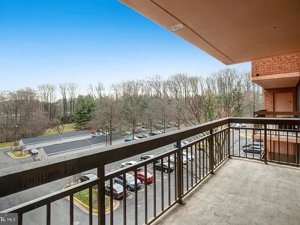 2230 George C Marshall Dr #511