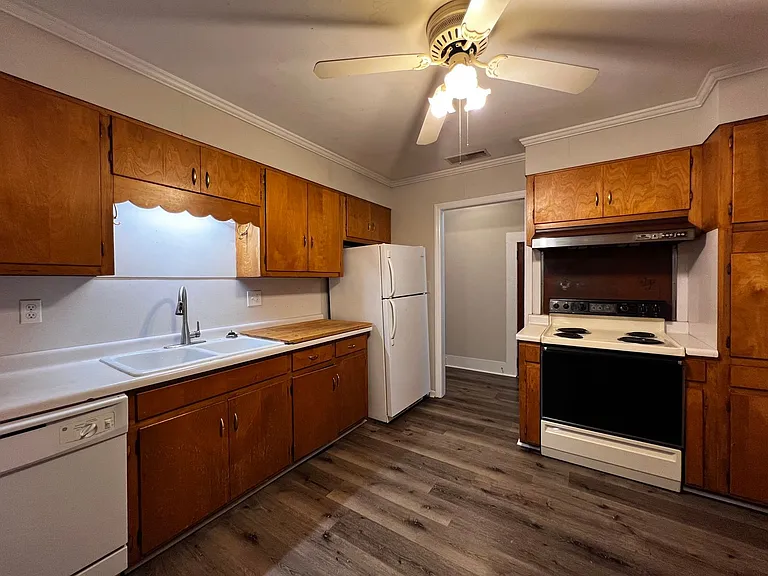 1045 Macon Hwy — Photo 2