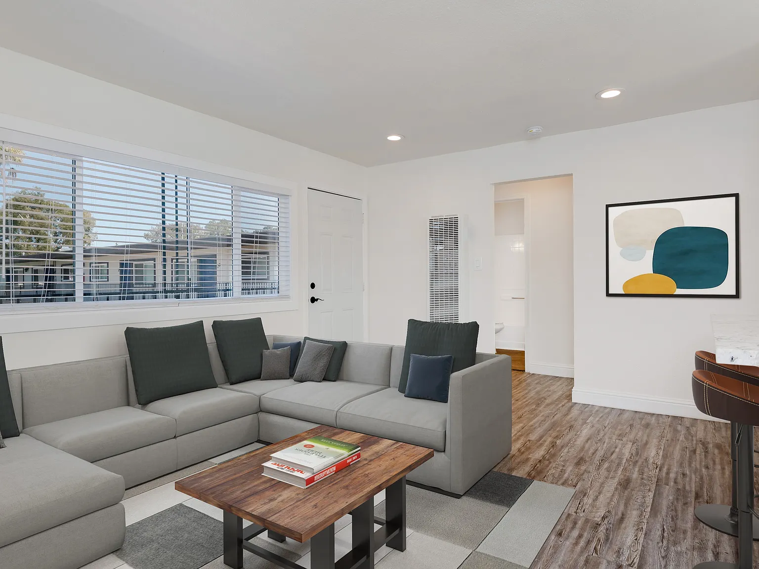 Palm Court Apartments — Photo 3