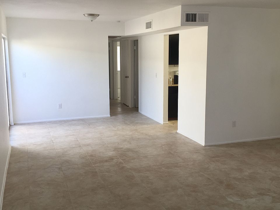 1205'living room