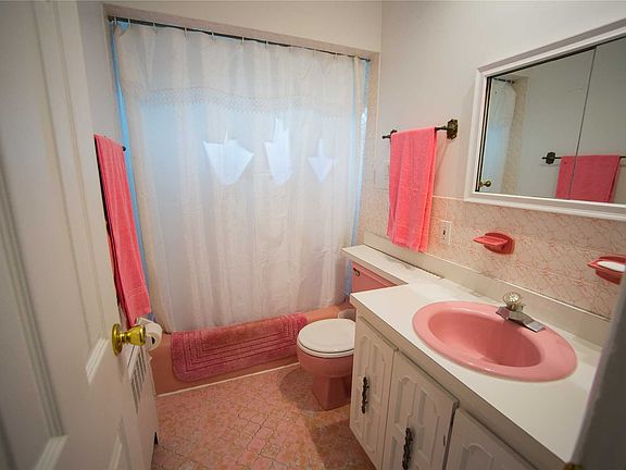 3rd image of 3854 Voorhis Ln