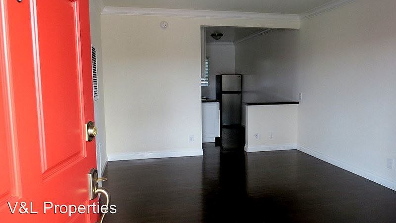 1st image of 1519 Armacost Ave APT 04