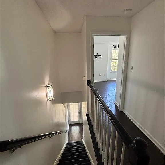 584 Windsor St SW — Photo 13