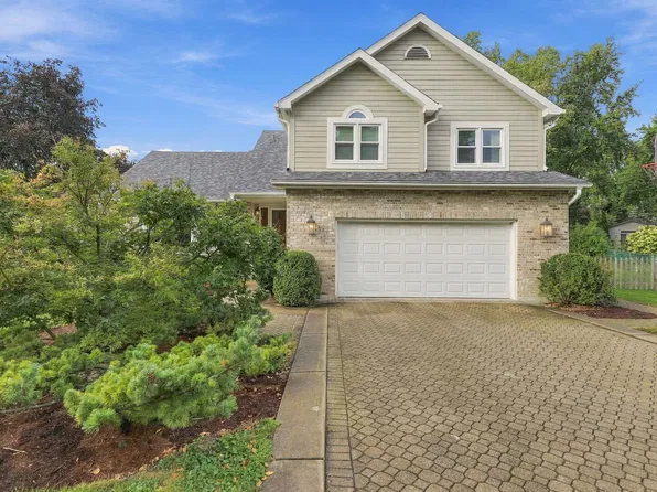 7810 Regency Grove Dr, Darien, IL 60561