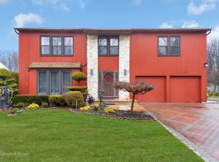40 Iu Willets Rd, Roslyn, NY 11576