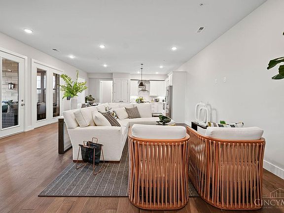 4th image of 230 Vintage Club Blvd Unit 203
