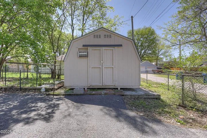 502 Empire Ave — Photo 10
