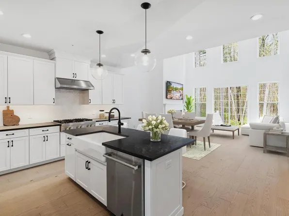 43 Richardson Dr, Millis, MA 02054