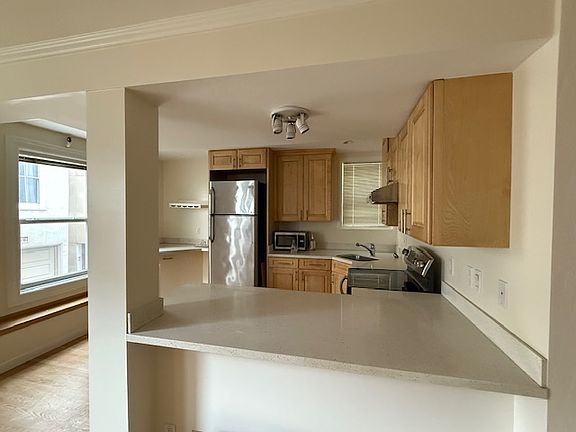 3rd image of 2832 Greenwich St